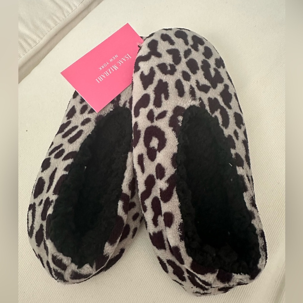 NWT Isaac Mizrahi Leopard Print Black Sherpa Lined Slippers Size Small
